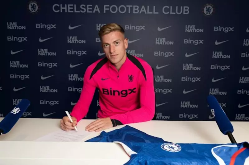 تشيلسي يعلن استحواذه على ليام ديلاب بعقد طويل الأمد يمتد حتى عام 2031