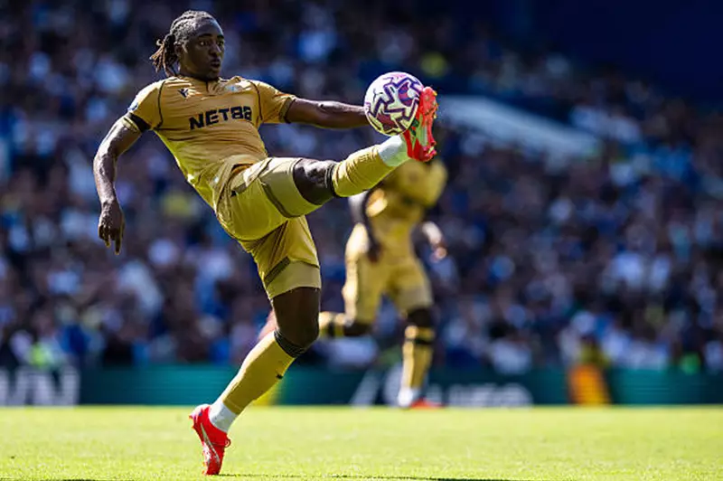 آرسنال يتفوق على توتنهام في صفقة إيزي المميزة