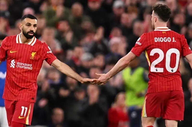 اسم جوتا يتأثر بحزن محمد صلاح وسط حفاوة جماهير ليفربول