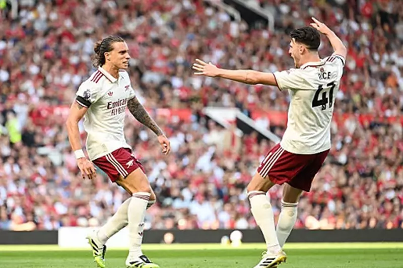 الأرقام تتحدث: هيمنة أرسنال التاريخية على مانشستر يونايتد