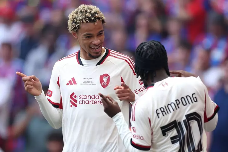 فريمبونج يقود ليفربول نحو القمة في صراع الدرع الخيرية